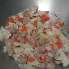 A picture of Tumis kol bakso.