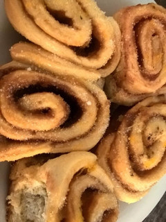 Una foto de Rolls dulces con membrillo y dulce de leche! Riquísimos!