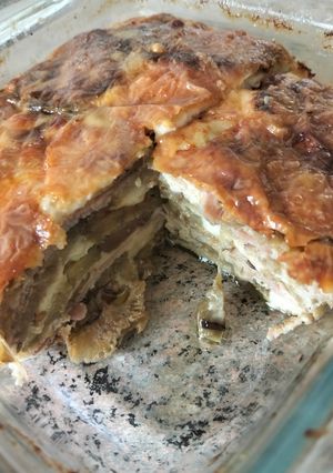Una foto de Pastel de berenjena, jamón York y queso