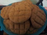 Una foto de galletas crema cacahuate