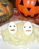 Fantasmas de Halloween con huevos duros