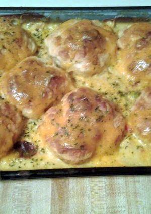 A picture of chickenbake w/ droptop biscuits.