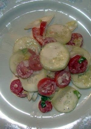 A picture of Taisen's cucumber and onion salad.