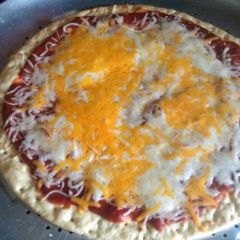 A picture of 3 cheese pizza.