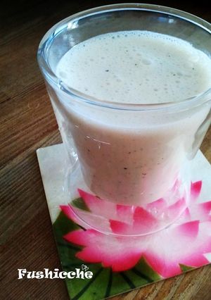 A picture of Nutritious Smoothie with Kuromame, Banana, and Kinako.