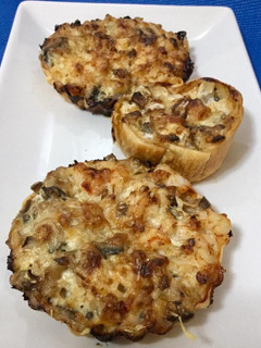 Una foto de Cazuelitas de setas con langostinos