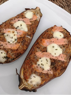 Una foto de Berenjenas rellenas de atún y salmón