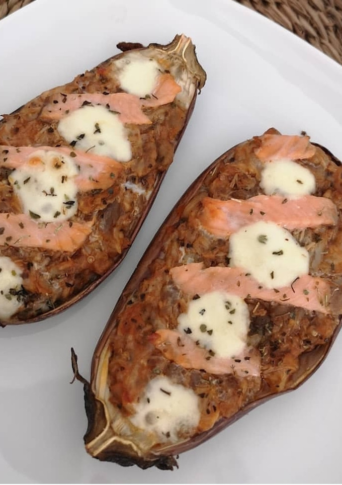 Una foto de Berenjenas rellenas de atún y salmón