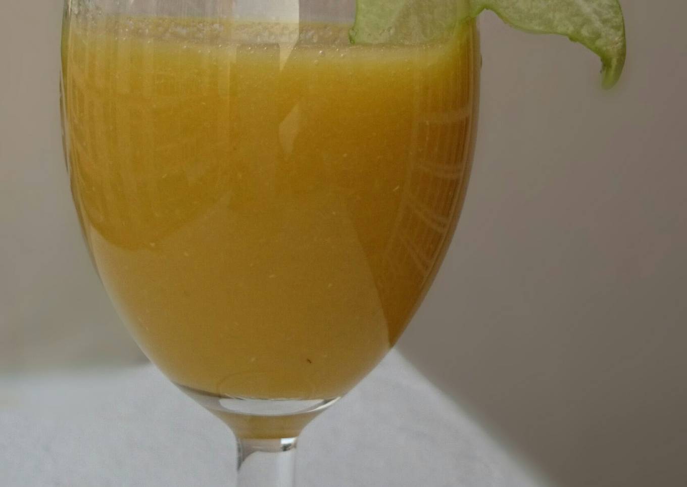 Apple And Star Fruit Juice