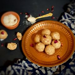 A picture of Peanuts laddu.