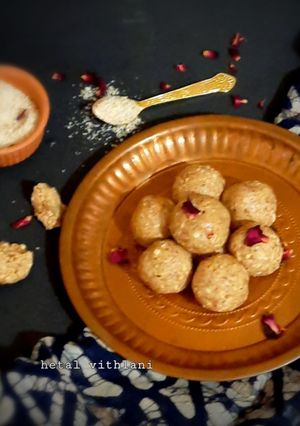 A picture of Peanuts laddu.