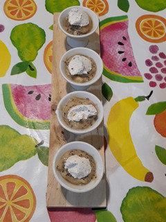 Una foto de Trampantojo. Crema de canela con nata montada a la pimienta