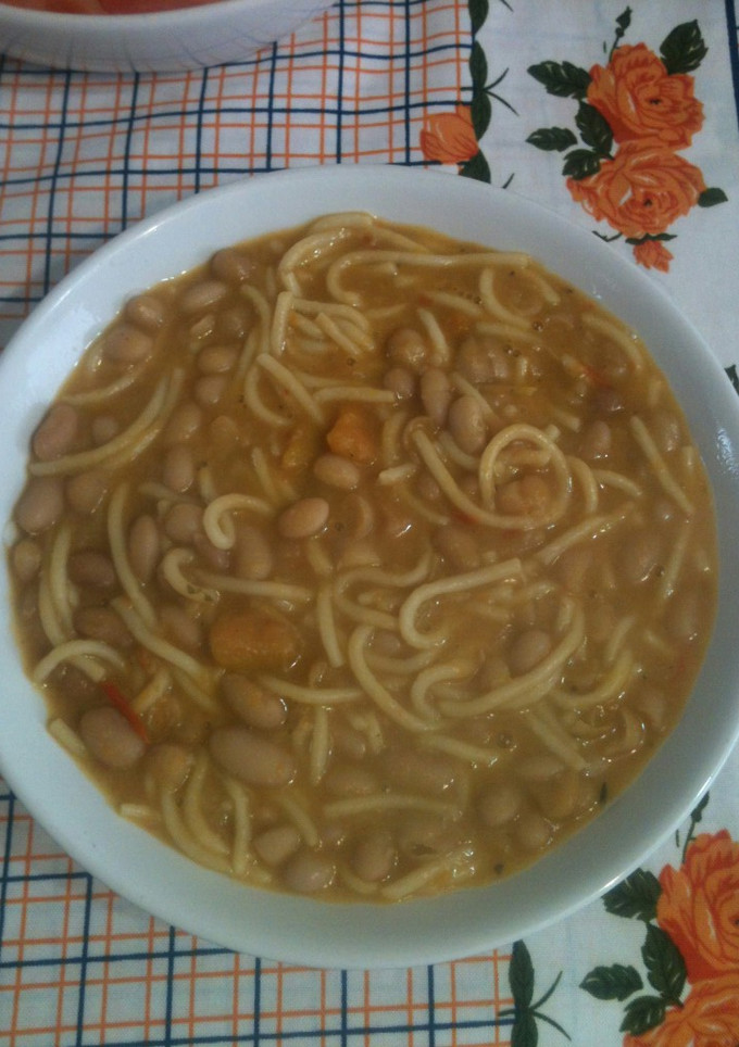 Una foto de Porotos con riendas