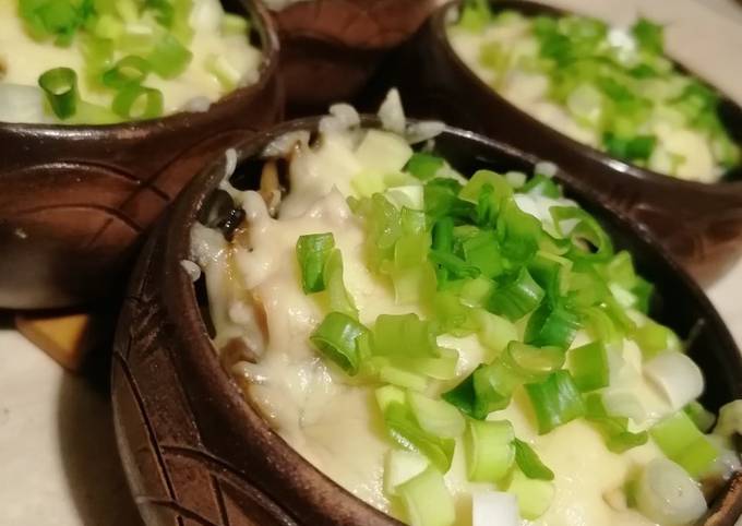 Жаркое с курой и грибами в кокотницах без соли и масла