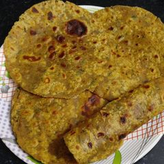 A picture of Singhare & kuttu thepla.