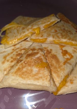 A picture of My favorite cheesy-quesadillas.