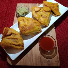 A picture of Stuffed Leftover Roti Pakoras.