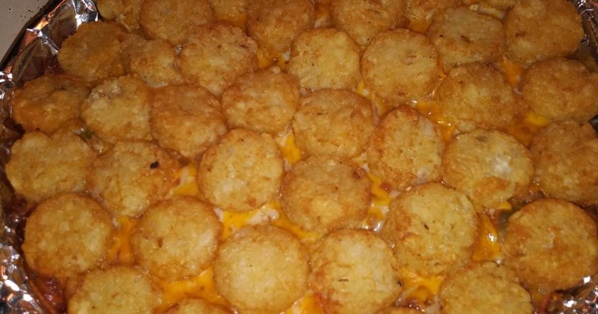 Tater crown cheeseburger casserole Recipe by Amanda - Cookpad