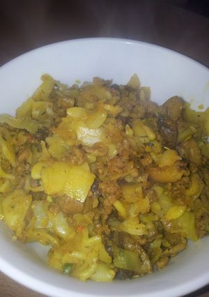 A picture of Lazanki: pasta, beef, cabbage and mushrooms.
