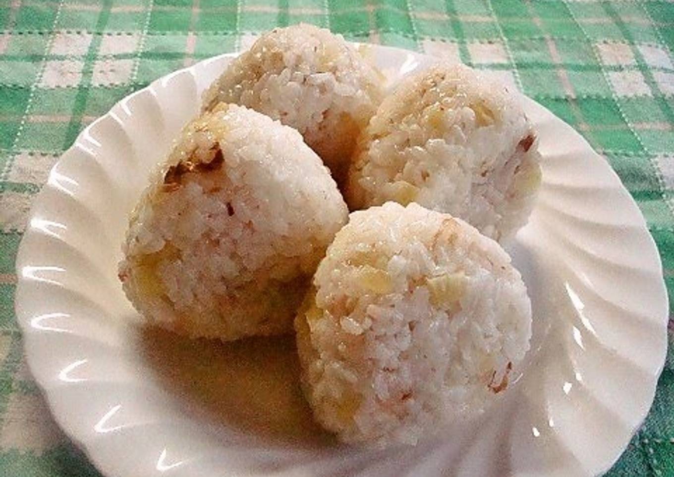 Onigiri Rice Balls with Takuan and Mayonnaise