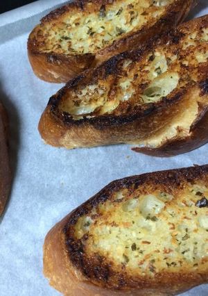A picture of Garlic Toast.