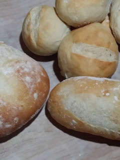A picture of Iz's Vegan Easy French Bread.