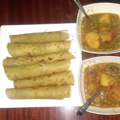 A picture of Peas and potato stew served with chapati.
