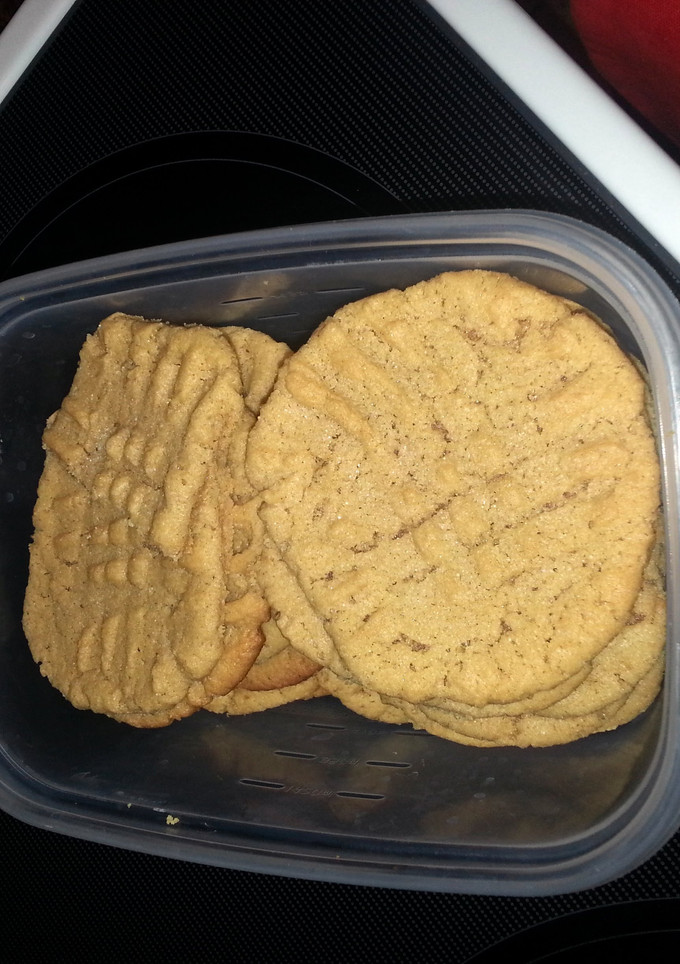 A picture of super simple peanut butter cookies.