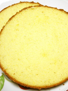 A picture of Moist and Fluffy Sponge Cake.