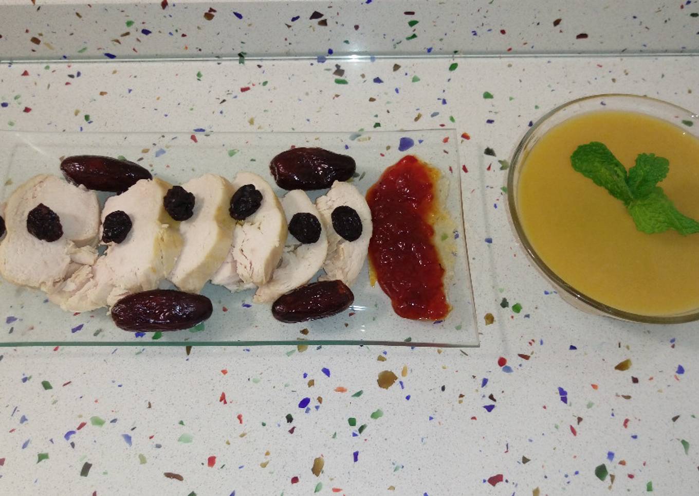 Pechuga de pollo con crema de verduras y frutos secos