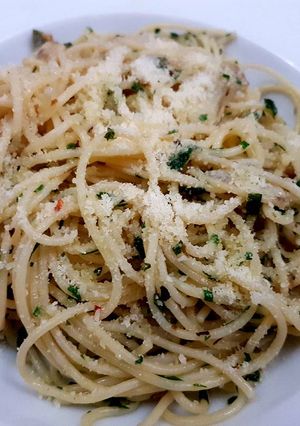 A picture of Spaghetti Aglio e olio.