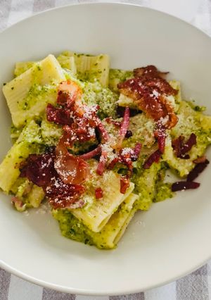 A picture of Mezze Maniche with Broccoli and Bacon.