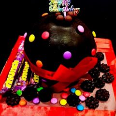 A picture of Pinata Cake.