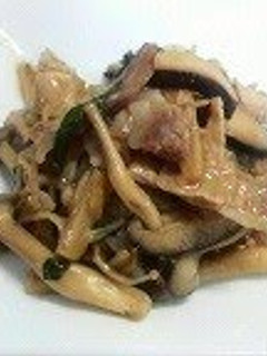 A picture of Stir-Fried Pork and Mushroom with Butter and Soy Sauce.
