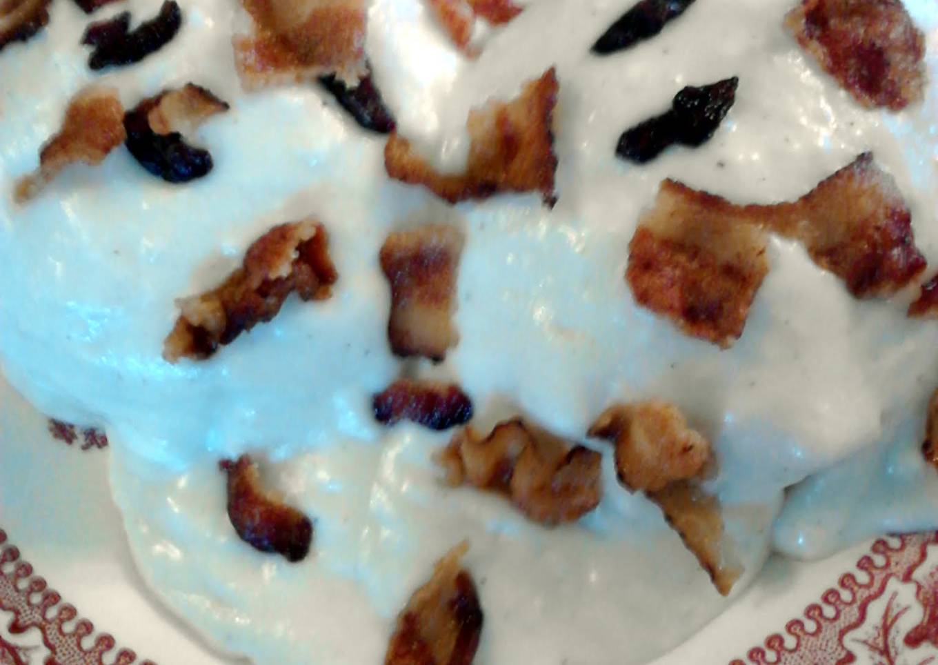 Milk Gravy w/biscuits