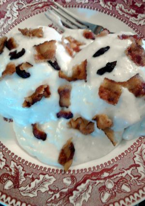 A picture of Milk Gravy w/biscuits.