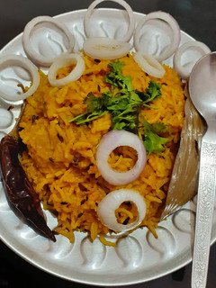 વઘારેલી ખીચડી (Vaghareli Khichdi Recipe In Gujarati) રેસીપી મુખ્ય ફોટો