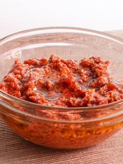Una foto de Pesto rojo de pistachos