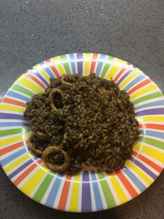 Una foto de Arroz negro con calamares