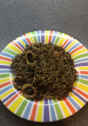 Una foto de Arroz negro con calamares