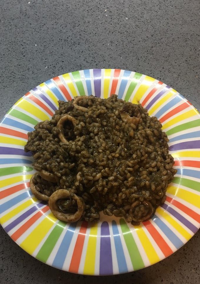Una foto de Arroz negro con calamares