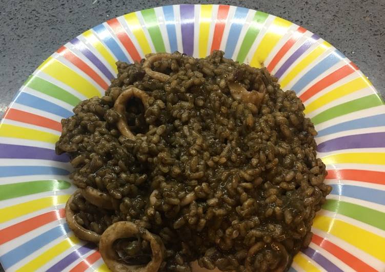 Arroz negro con calamares