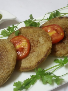 A picture of Bread aloo parantha.