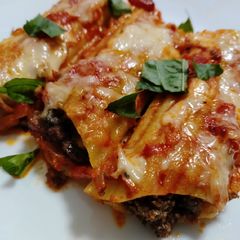 A picture of Manicotti bolognese.