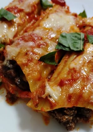 A picture of Manicotti bolognese.