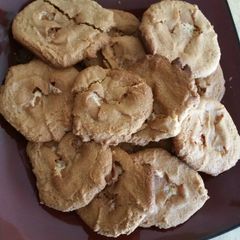 A picture of Peanut butter marshmallow cookies.