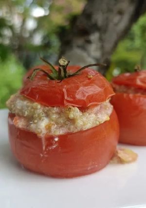 Une photo de 🌿Tomate farcie Feta Quinoa