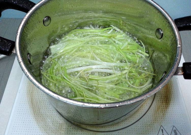 Leek Oil