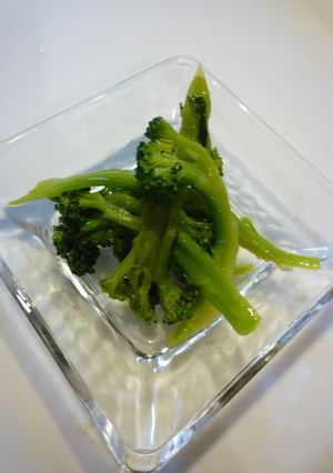 A picture of Broccoli with Mentsuyu and Olive Oil.
