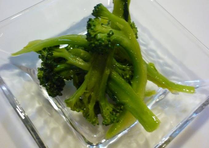 Recipe of Homemade Broccoli with Mentsuyu and Olive Oil